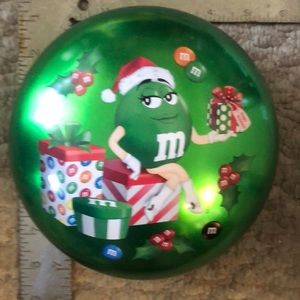 M&M tight seal container